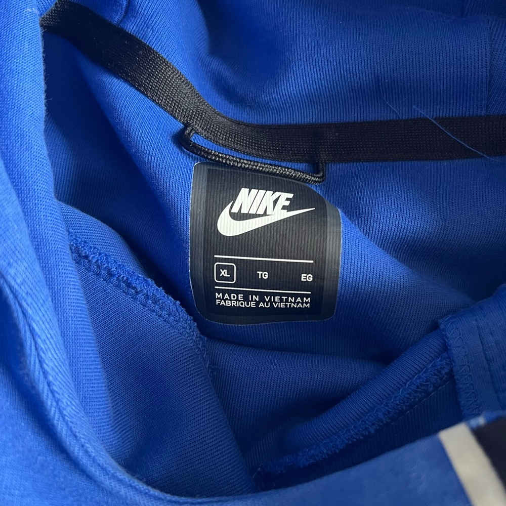 Nike Tech Fleece Hoodie - Picture 6 of 6